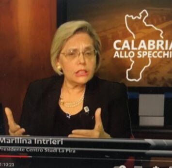 CALABRIA ALLO SPECCHIO 2016 TRIBUNA POLITICA. Il direttore Sarah INCAMICIA intervista   Marilina INTRIERI e   Antonio SCALZO su relazione corte dei conti della Calabria per fondi del sociale non spesi e restituiti